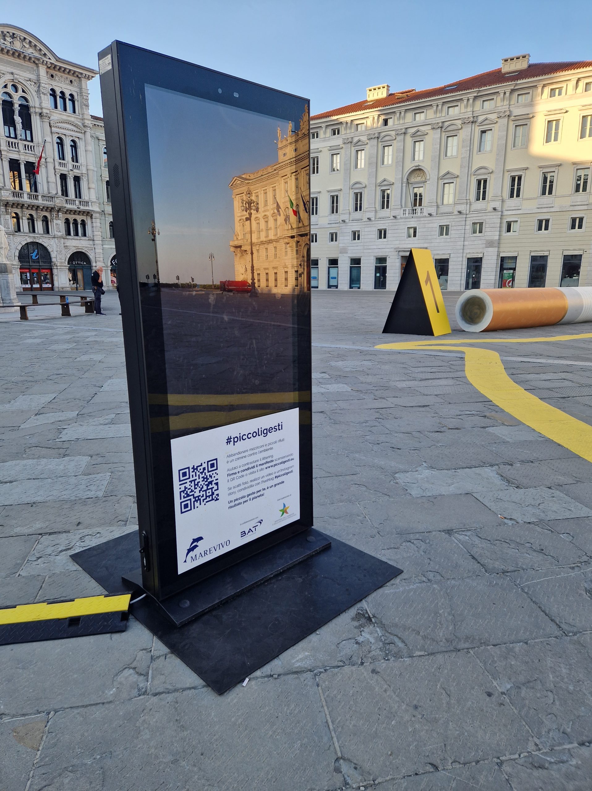 Infordata Sistemi totem 55"